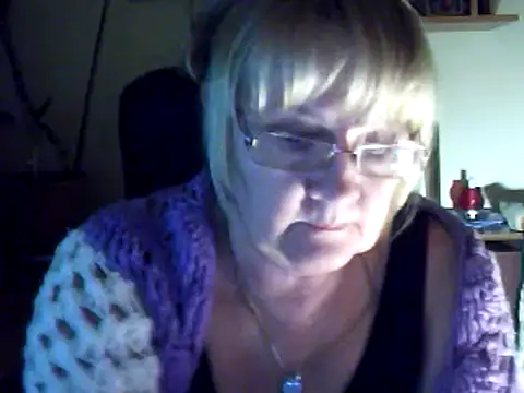 Snapshot of Violet5364 chatting on March 4, 2025, 8:38 pm Violet5364 online show from March 4, 2025, 8:38 pm