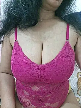 Snapshot of Jassi_Does chatting on July 1, 2026, 9:03 pm Jassi Does online show from July 1, 2026, 9:03 pm
