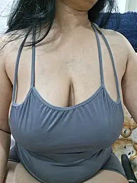 Snapshot of Jassi_Does chatting on July 11, 2026, 10:00 pm Jassi Does online show from July 11, 2026, 10:00 pm
