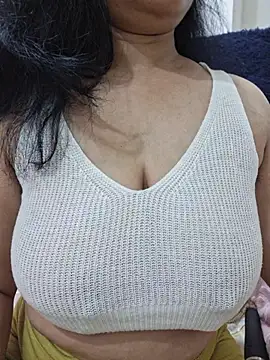 Snapshot of Jassi_Does chatting on July 22, 2026, 9:06 pm Jassi Does online show from July 22, 2026, 9:06 pm
