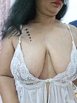 Snapshot of Jassi_Does chatting on August 8, 2026, 3:25 pm Jassi Does online show from August 8, 2026, 3:25 pm