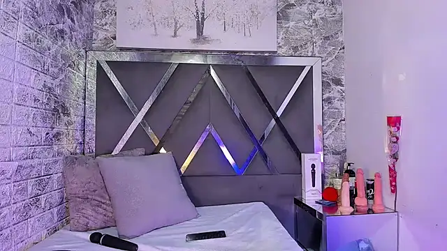 EvansDarling online show from February 14, 2026, 2:25 pm