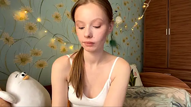 Snapshot of BeckyDwinell chatting on March 1, 2025, 8:23 am BeckyDwinell online show from March 1, 2025, 8:23 am