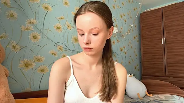 Snapshot of BeckyDwinell chatting on March 15, 2025, 8:58 am BeckyDwinell online show from March 15, 2025, 8:58 am