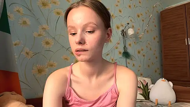 Snapshot of BeckyDwinell chatting on March 22, 2025, 12:14 pm BeckyDwinell online show from March 22, 2025, 12:14 pm