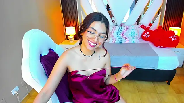 Cristin Petite online show from February 16, 2025, 5:04 pm