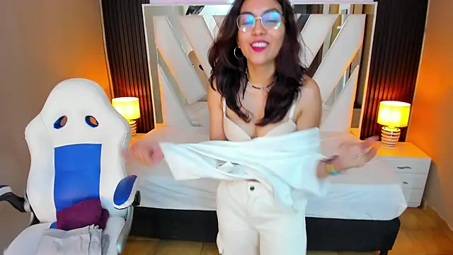 Cristin Petite online show from March 4, 2025, 5:34 pm