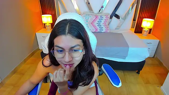 Cristin Petite online show from March 21, 2025, 2:29 pm