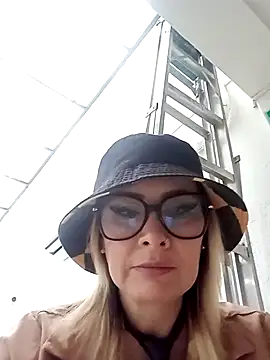 Snapshot of CandieGilson__ chatting on November 8, 2025, 11:43 am CandieGilson online show from November 8, 2025, 11:43 am