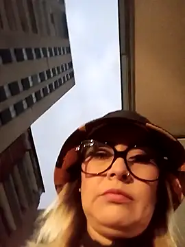 Snapshot of CandieGilson__ chatting on November 18, 2025, 10:41 am CandieGilson online show from November 18, 2025, 10:41 am