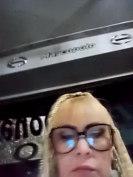 Snapshot of CandieGilson__ chatting on December 1, 2025, 10:31 am CandieGilson online show from December 1, 2025, 10:31 am