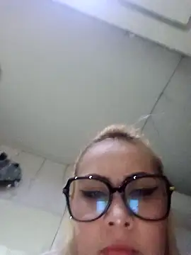 Snapshot of CandieGilson__ chatting on December 16, 2025, 10:31 am CandieGilson online show from December 16, 2025, 10:31 am