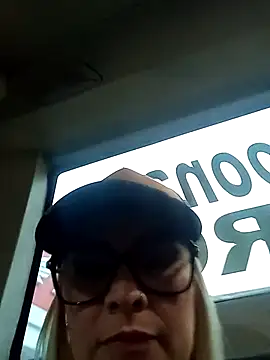 Snapshot of CandieGilson__ chatting on December 19, 2025, 11:17 am CandieGilson online show from December 19, 2025, 11:17 am