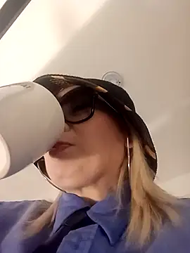 Snapshot of CandieGilson__ chatting on February 5, 2026, 11:37 am CandieGilson online show from February 5, 2026, 11:37 am