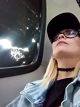 CandieGilson   online show from March 12, 2026, 11:38 am