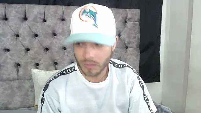 Snapshot of aczino_vel chatting on February 12, 2025, 4:44 am aczino vel online show from February 12, 2025, 4:44 am