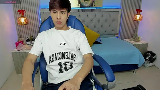 Estiv18  online show from January 14, 2026, 1:55 am