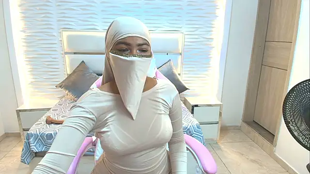 Zafira kazenn online show from February 13, 2025, 2:12 am
