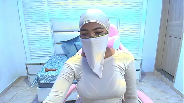 Zafira kazenn online show from February 14, 2025, 2:07 am