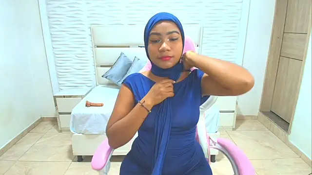 Zafira kazenn online show from February 17, 2025, 2:09 am