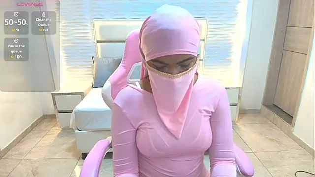 Zafira kazenn online show from March 4, 2025, 2:17 am