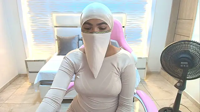 Zafira kazenn online show from March 11, 2025, 6:32 am