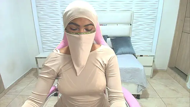 Zafira kazenn online show from March 15, 2025, 7:53 am
