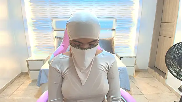 Zafira kazenn online show from March 17, 2025, 2:19 am