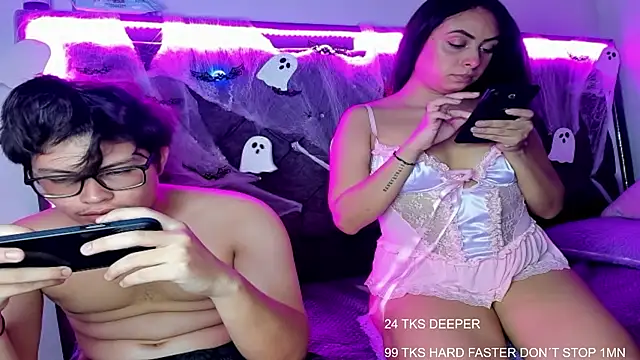 Snapshot of EmilyPacho_ chatting on October 14, 2025, 8:42 pm EmilyPacho  online show from October 14, 2025, 8:42 pm