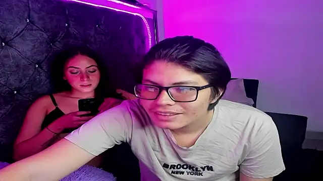 EmilyPacho  online show from November 28, 2025, 5:15 pm