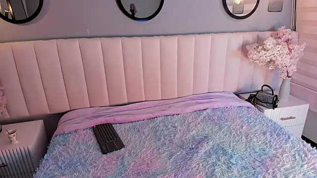 alice lodge online show from December 1, 2025, 3:22 am