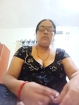 Snapshot of Kiyara8 chatting on October 3, 2025, 5:48 am Kiyara8 online show from October 3, 2025, 5:48 am