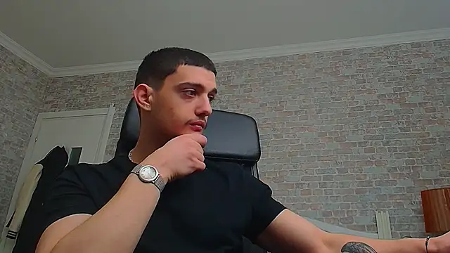 Snapshot of OscarGriffin chatting on February 13, 2025, 5:58 am OscarGriffin online show from February 13, 2025, 5:58 am