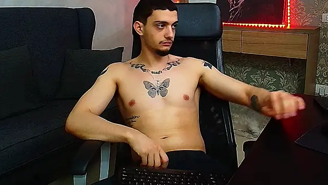 Snapshot of OscarGriffin chatting on February 18, 2025, 1:11 pm OscarGriffin online show from February 18, 2025, 1:11 pm