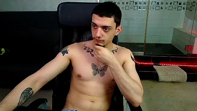 Snapshot of OscarGriffin chatting on February 24, 2025, 11:43 am OscarGriffin online show from February 24, 2025, 11:43 am