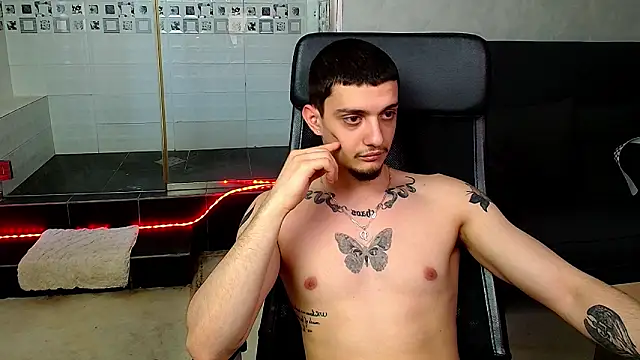 Snapshot of OscarGriffin chatting on February 25, 2025, 12:34 pm OscarGriffin online show from February 25, 2025, 12:34 pm