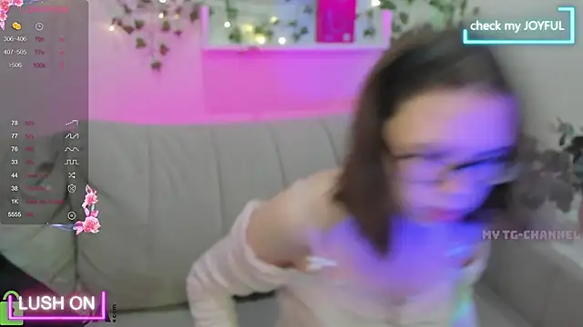 Snapshot of Chio_Mio chatting on October 4, 2025, 2:42 am Chio Mio online show from October 4, 2025, 2:42 am