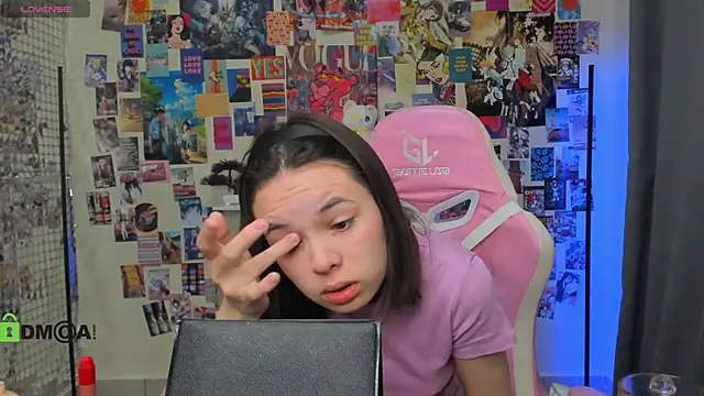 Snapshot of Chio_Mio chatting on October 25, 2025, 2:19 am Chio Mio online show from October 25, 2025, 2:19 am