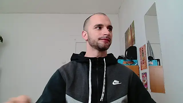 OskarBreno online show from May 10, 2026, 6:51 am