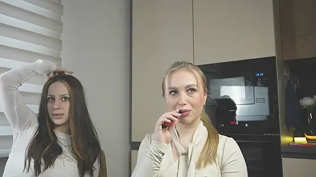 girlstirp online show from March 14, 2025, 6:21 am