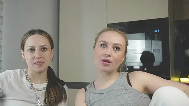 girlstirp online show from March 14, 2025, 9:35 am