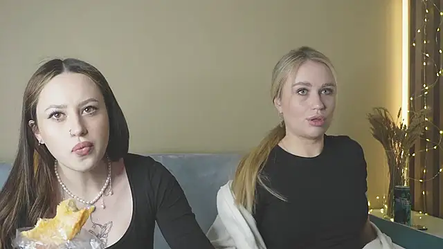 girlstirp online show from March 21, 2025, 9:23 am