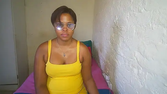 Snapshot of Sadehx chatting on October 28, 2025, 10:19 am Sadehx online show from October 28, 2025, 10:19 am