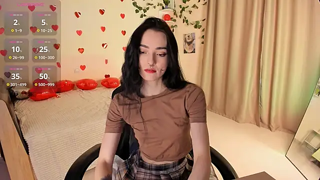 Snapshot of Bella__Faith chatting on February 17, 2025, 5:14 am Bella  Faith online show from February 17, 2025, 5:14 am