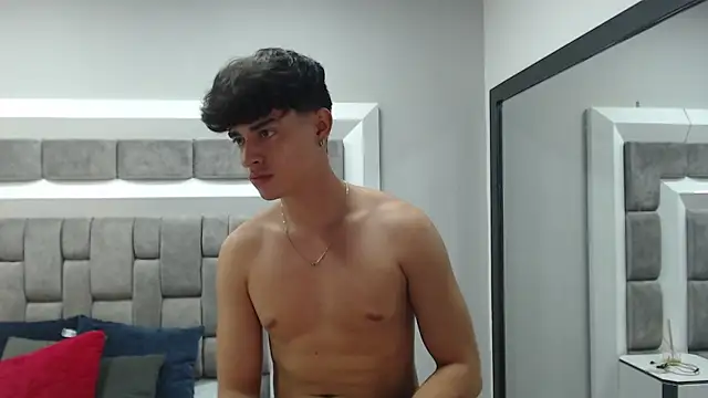 DrakeCollinss online show from March 19, 2025, 1:43 am