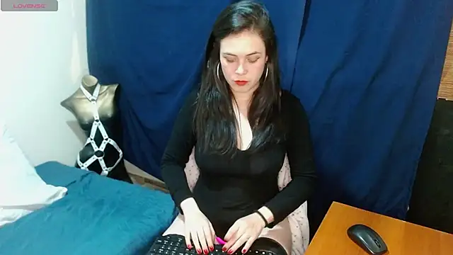 SamanthaGreen- online show from March 11, 2025, 3:37 am