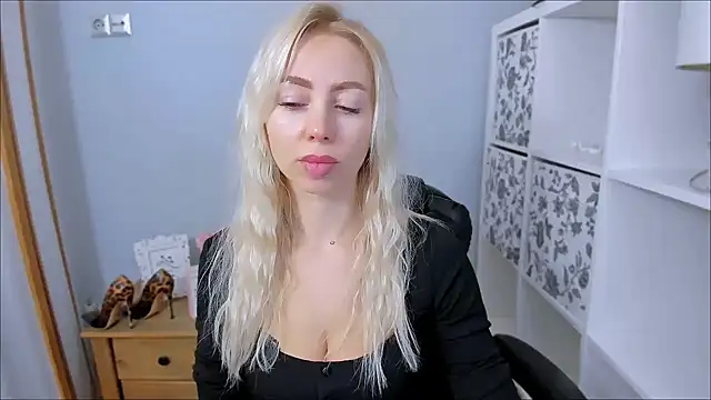 MargaritaRose online show from November 17, 2025, 8:20 am