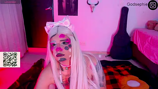 persephonee  online show from March 7, 2025, 12:04 am