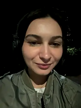 Snapshot of lunalovelee chatting on September 29, 2025, 6:13 pm lunalovelee online show from September 29, 2025, 6:13 pm