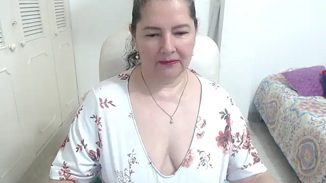 leonela 69 online show from May 8, 2026, 12:49 am
